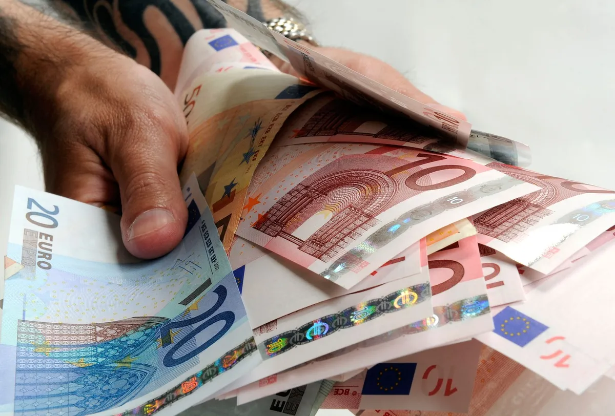 Raspremao stan pa pronašao očeve dve stare knjižice iz 70-ih: Zbog njih će dobiti 110.000 evra