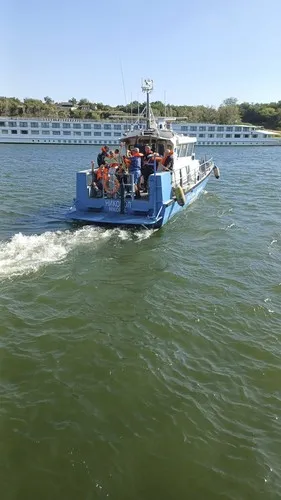 FOTO VIDEO Nasukao se kruzer na Dunavu zbog niskog vodostaja: Evakuisano 186 putnika, posada ostaje na zaglavljenom brodu