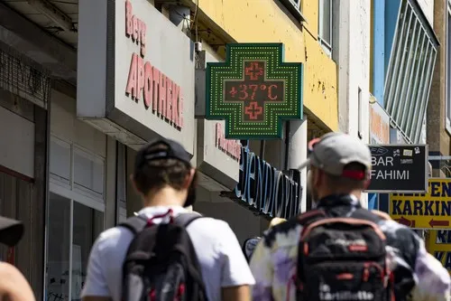 Vrućine menjaju pravila rada u Nemačkoj: Evo kada zaposleni mogu da napuste kancelariju, a kada poslodavac mora da reaguje