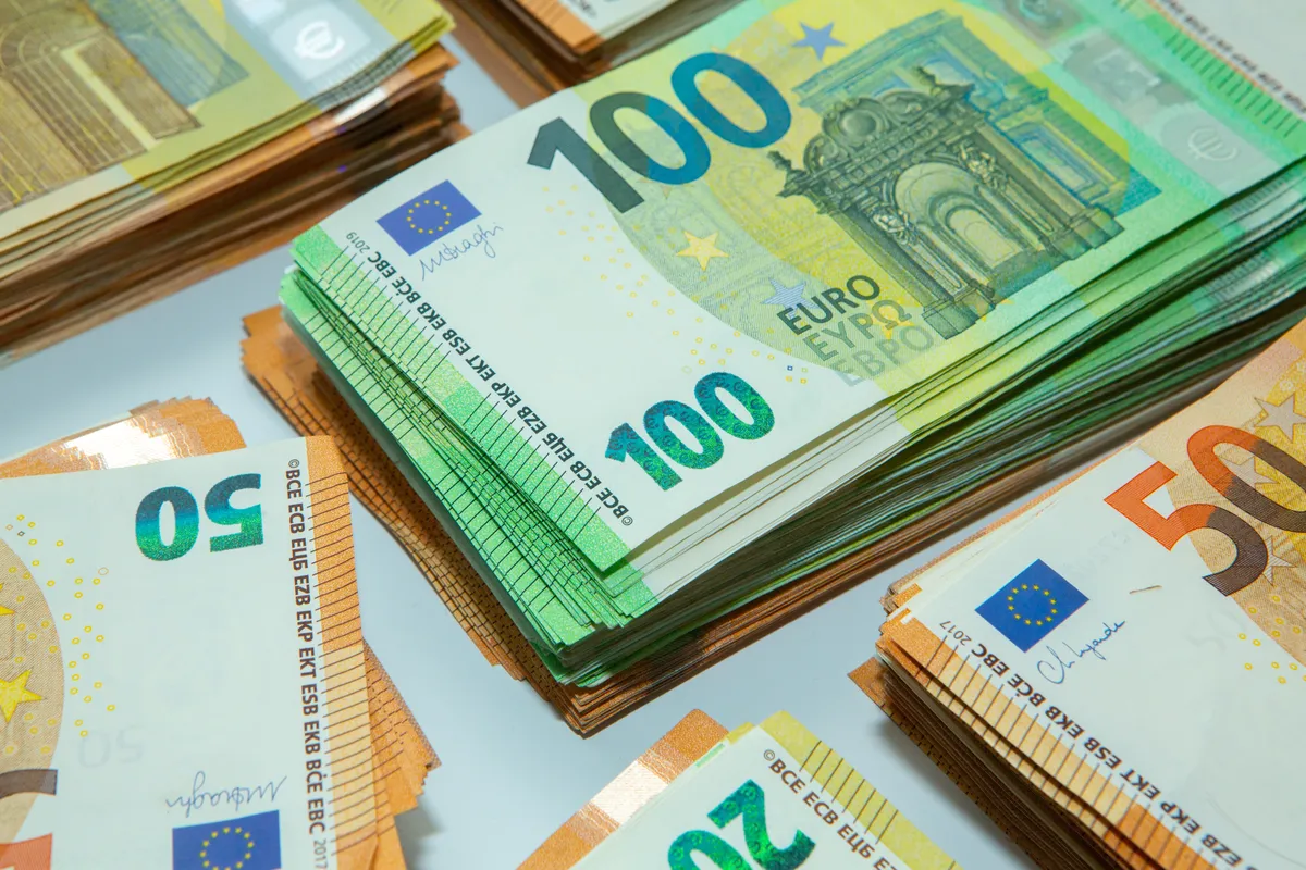 Kako vlast finansira „pomoć“ za građane pred izbore: Srezali novac za kanalizaciju, a prethodno i za obnovu škola