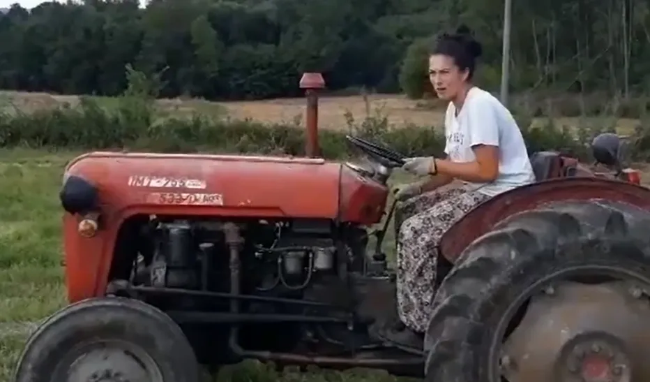 Na vrhuncu slave napustila je glumu i vratila se u rodno selo: Danas sa suprugom obrađuje zemlju i ima troje dece (FOTO)