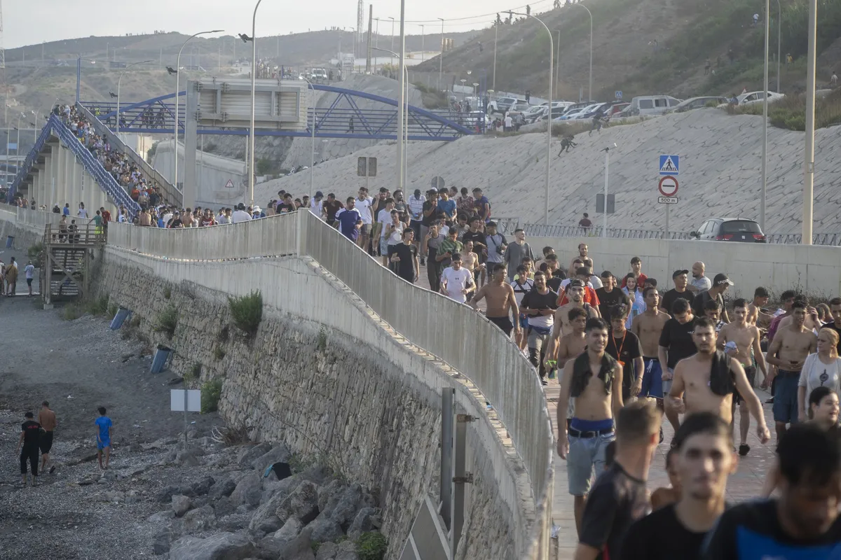 Šta je Seuta, zašto pripada Španiji i kako migranti masovno ulaze u nju?