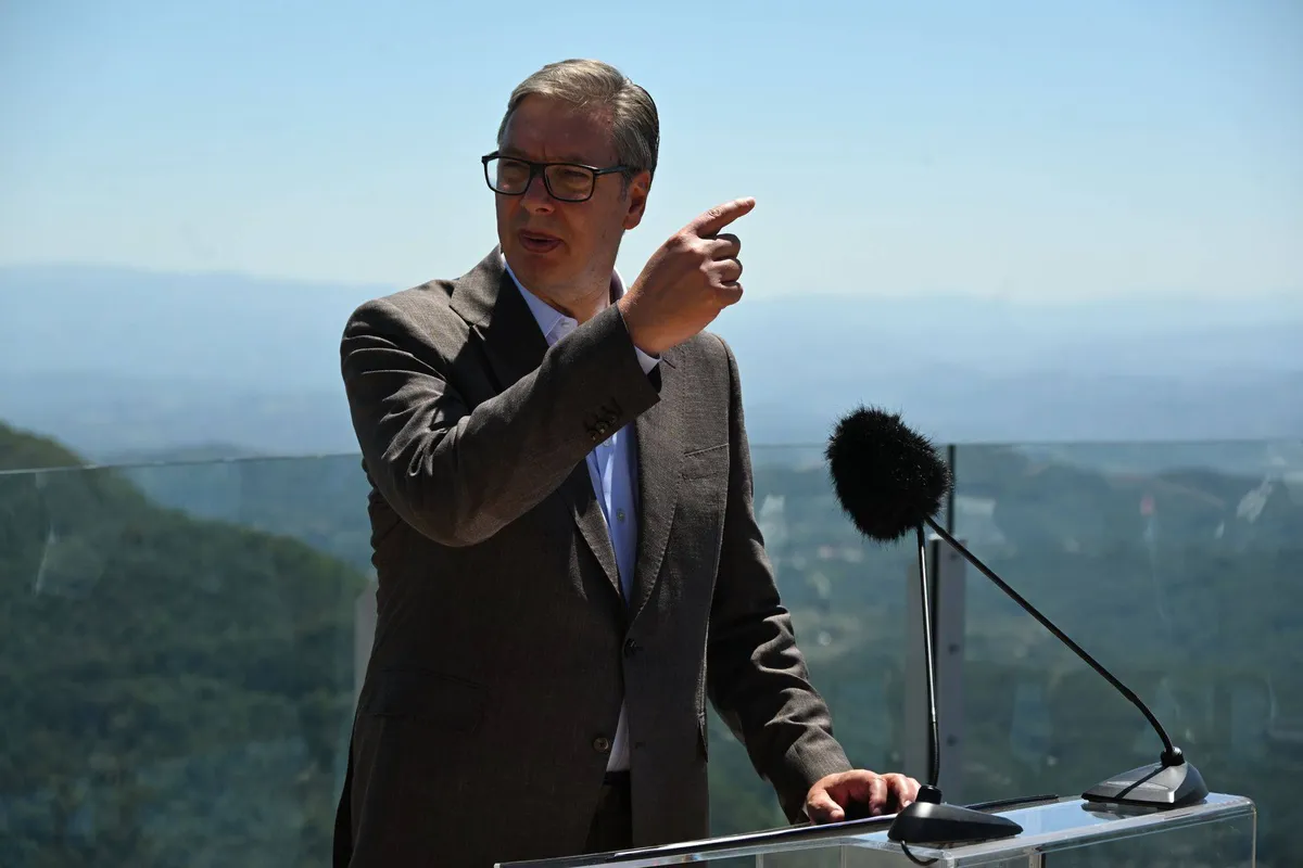 Vučić: Predložiću da lekarima koji rade u seoskim sredinama povećaju plate za 20 odsto