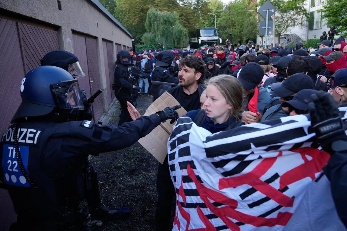 FOTO, VIDEO Hiljade demonstranata protiv AfD-a u Erfurtu, izbili sukobi sa policijom