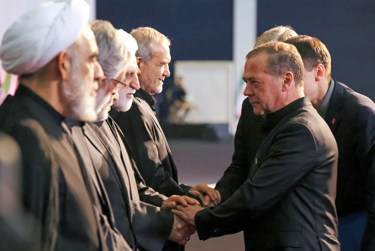 Ko je sve došao na sahranu ajatolaha: Pored Bratine, u Teheranu i Medvedev, Šehbaz Šarif i kineski zvaničnik
