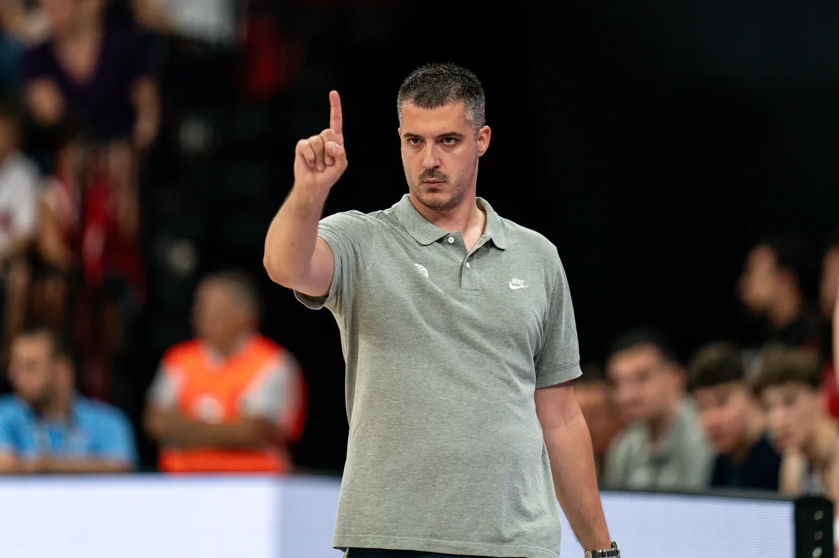 VIDEO "Ti si naše zlato": Najslađi trenuci sa dočeka "orlića" i transparent koji je oduševio sve