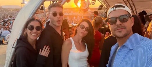 Poznati glumci u društvu prelepih žena: Miloš Biković i Aleksandar Radojčić zajedno na Exitu FOTO