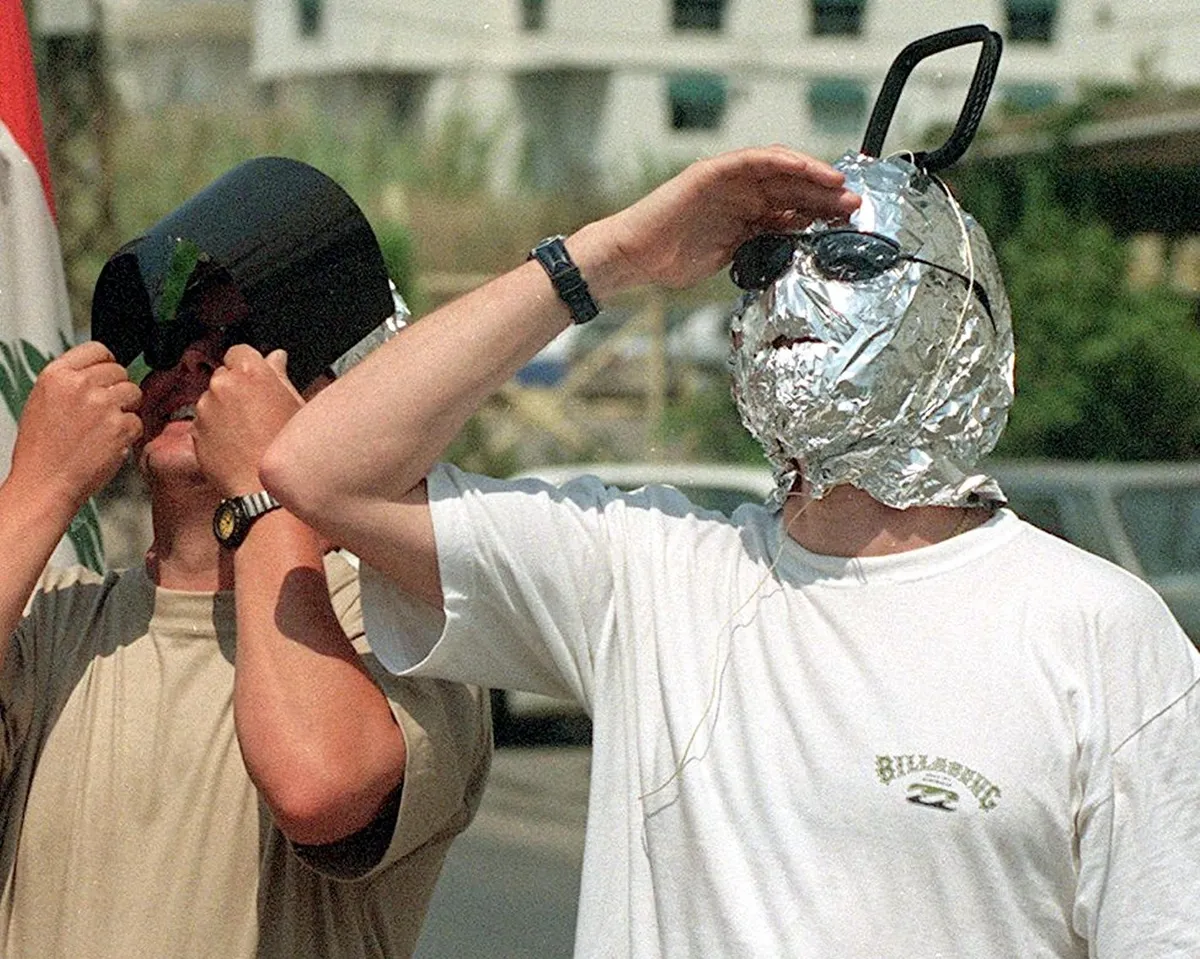 Sećate li se šta se dogodilo 11. avgusta 1999? Srbija je zbog pomračenja Sunca izgledala kao grad duhova - snimci pokazuju šta se pričalo na RTS-u