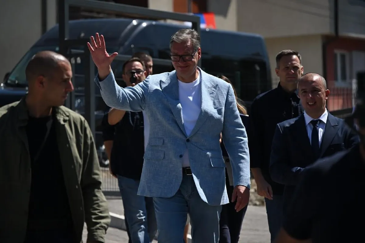 "Vidi brate moj, ćerka mi radi u MUP, ali nije za stalno": Enes tražio od Vučića da mu reši problem, on obećao da će da "pogleda"