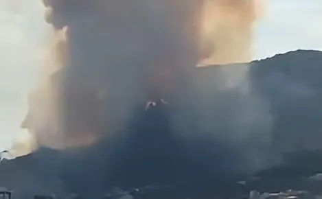 Požari na crnogorskom primorju: Avioni gase vatru, Bijela i Baošići bez struje i vode VIDEO
