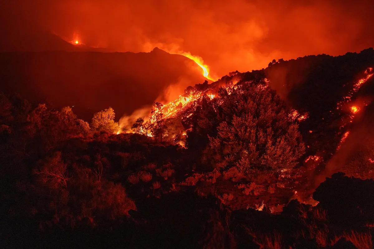 Er Srbija zbog aktivnosti vulkana Etna preusmerava letove iz Katanije za Kalabriju