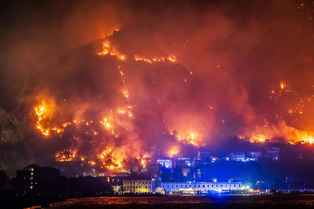 FOTO, VIDEO „Ovo je bio Armagedon“: Vatra progutala sve pred sobom, Omiš ne pamti ovakvu katastrofu