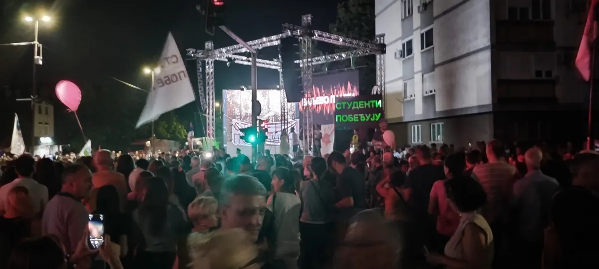 RTS sramno izveštava o skupu u Valjevu: Godinu dana od "nasilnih protesta", "nađeni nož, palica"...