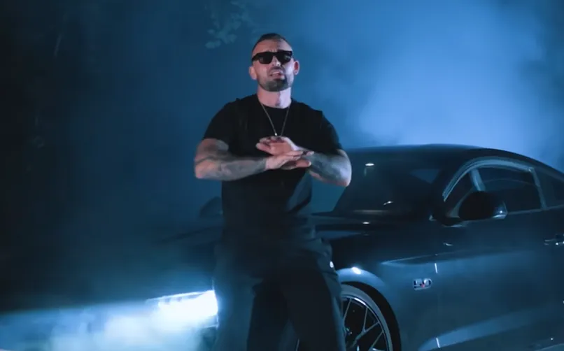 Pijana i trezna: Miloš Montana snimio hit, a sve zanima čiji je ženski glas u pesmi (VIDEO)
