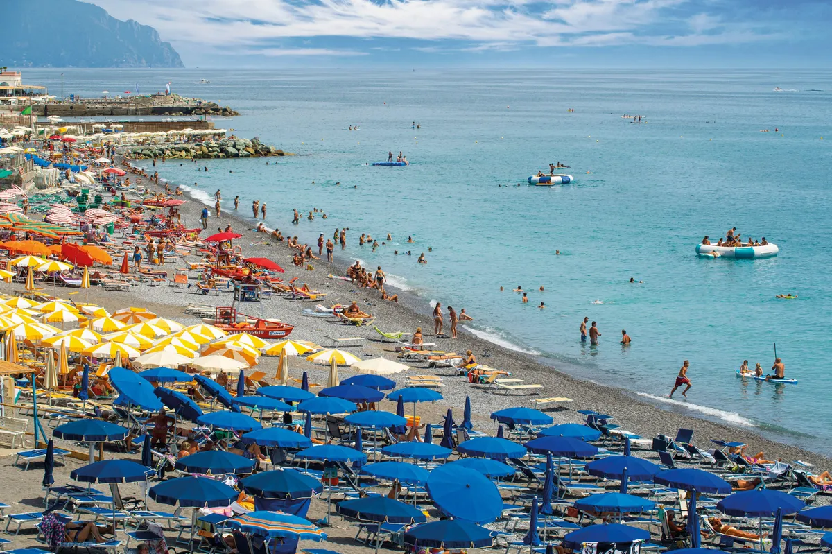 Turista se pobunio zbog seta ležaljki od 100 evra, a onda shvatio da to nije najčudnije što žele da mu naplate na plaži