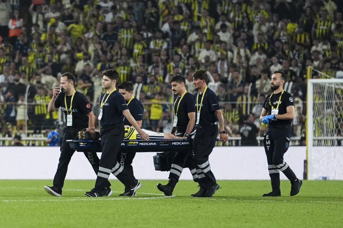 Uznemirujuće scene u Turskoj: Zvezda hitno prebačena u bolnicu VIDEO