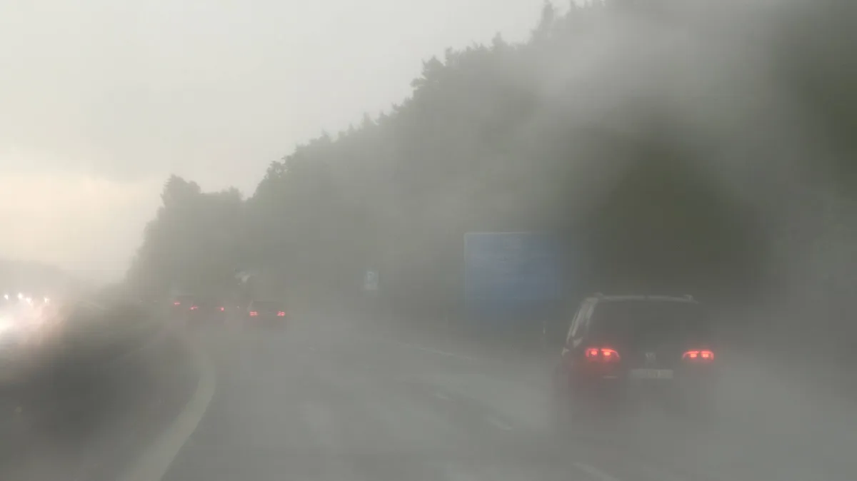 VIDEO Snažna oluja na severu Italije: Orkanski vetar prevrtao avione na aerodromu u Forliju "kao igračke"