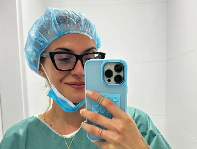 "Od danas se odazivam samo na tetka": Mlađa ćerka Suzane Mančić podelila sliku iz porodilišta, sve vreme bila uz sestru (FOTO)