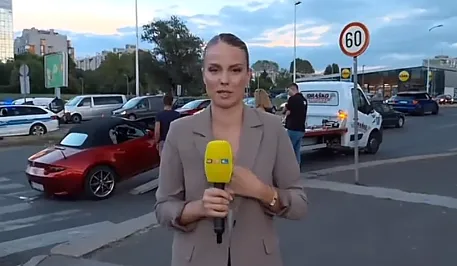 Hrvatsku reporterku ubola osa u vrat prilikom javljanja uživo: Njena reakcija je hit (VIDEO)