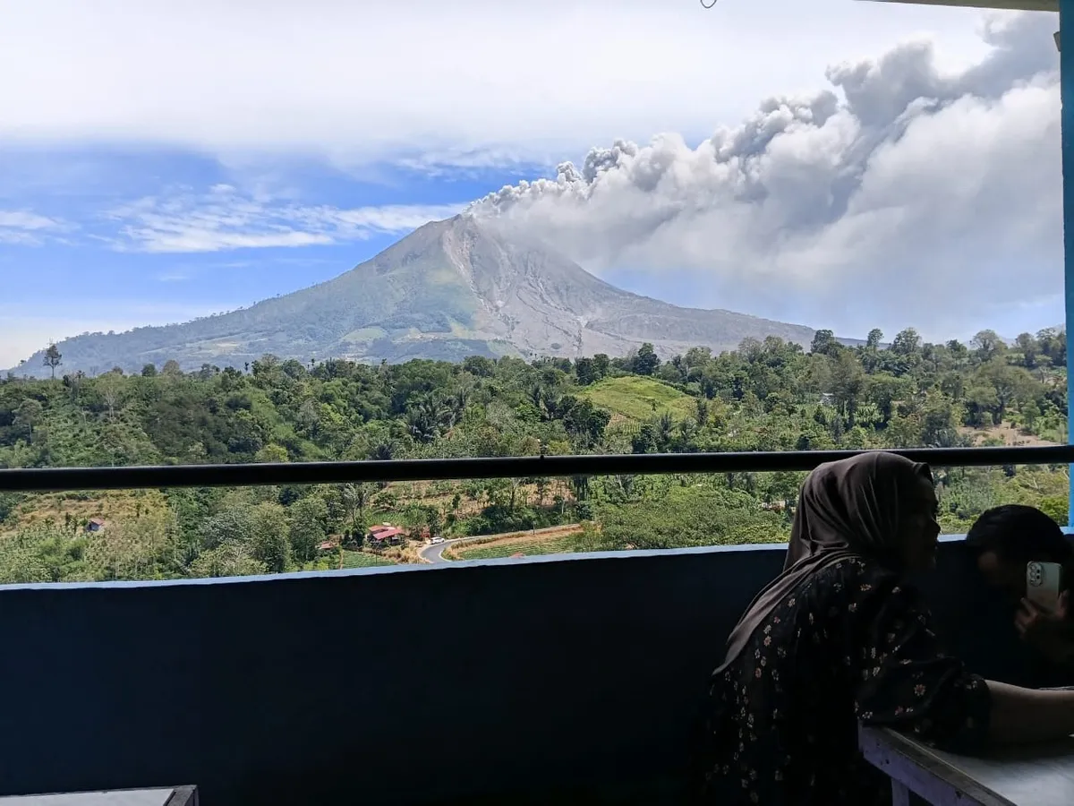 Eruptirao vulkan u Indoneziji: Pepeo i dim kuljaju 3.500 metara uvis