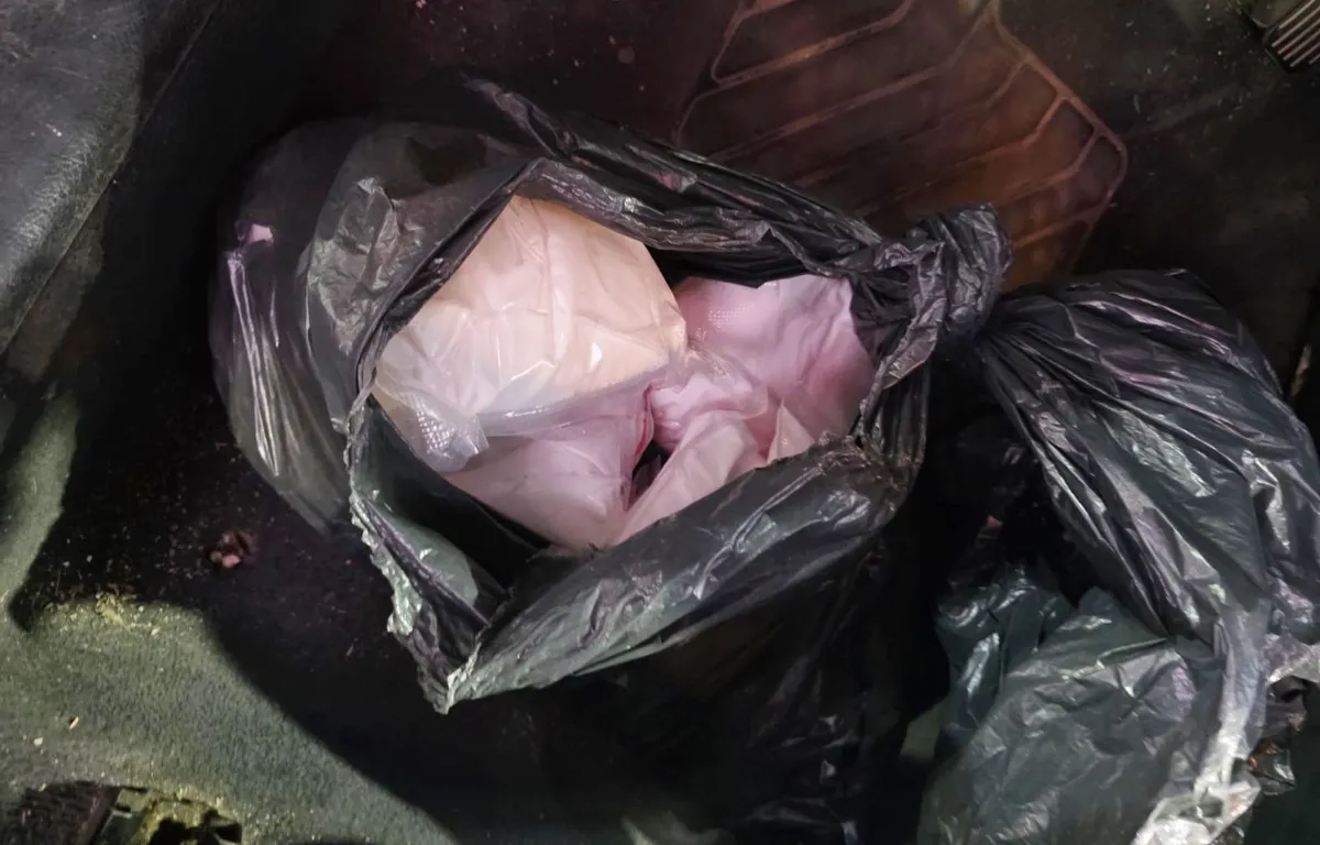Uhapšen muškarac kod Užica: U automobilu mu nađeno 6 kilograma amfetamina, 73 grama kokaina i digitalna vaga FOTO