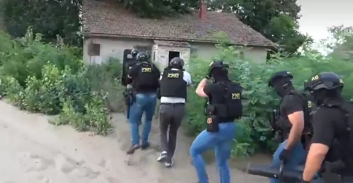 Pogledajte snimak hapšenja osumnjičenih za ubistvo muškarca (73) na Karaburmi VIDEO