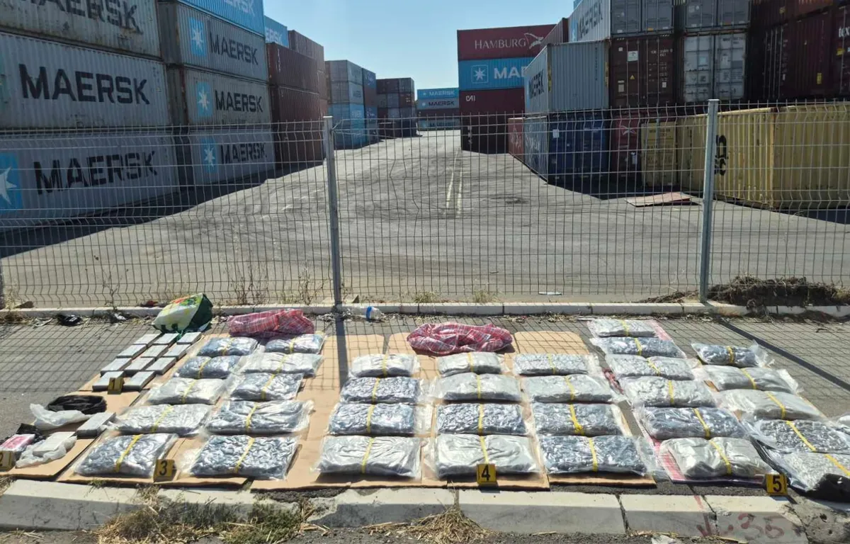Policija u Novom Sadu zaplenila 85 kilograma droge: Uhapšene tri osobe, kod njih nađeni kokain i marihuana FOTO