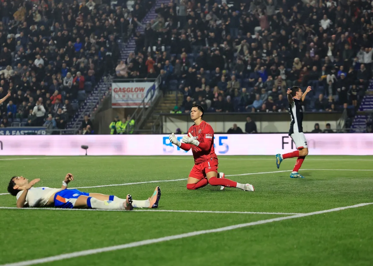 Košmar Koste Nedeljkovića - nespretna reakcija i autogol bivšeg beka Crvene zvezde VIDEO