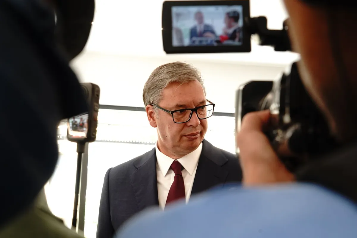 Vučić opsovao zbog potencijalne cene pruga, pa se izvinjavao