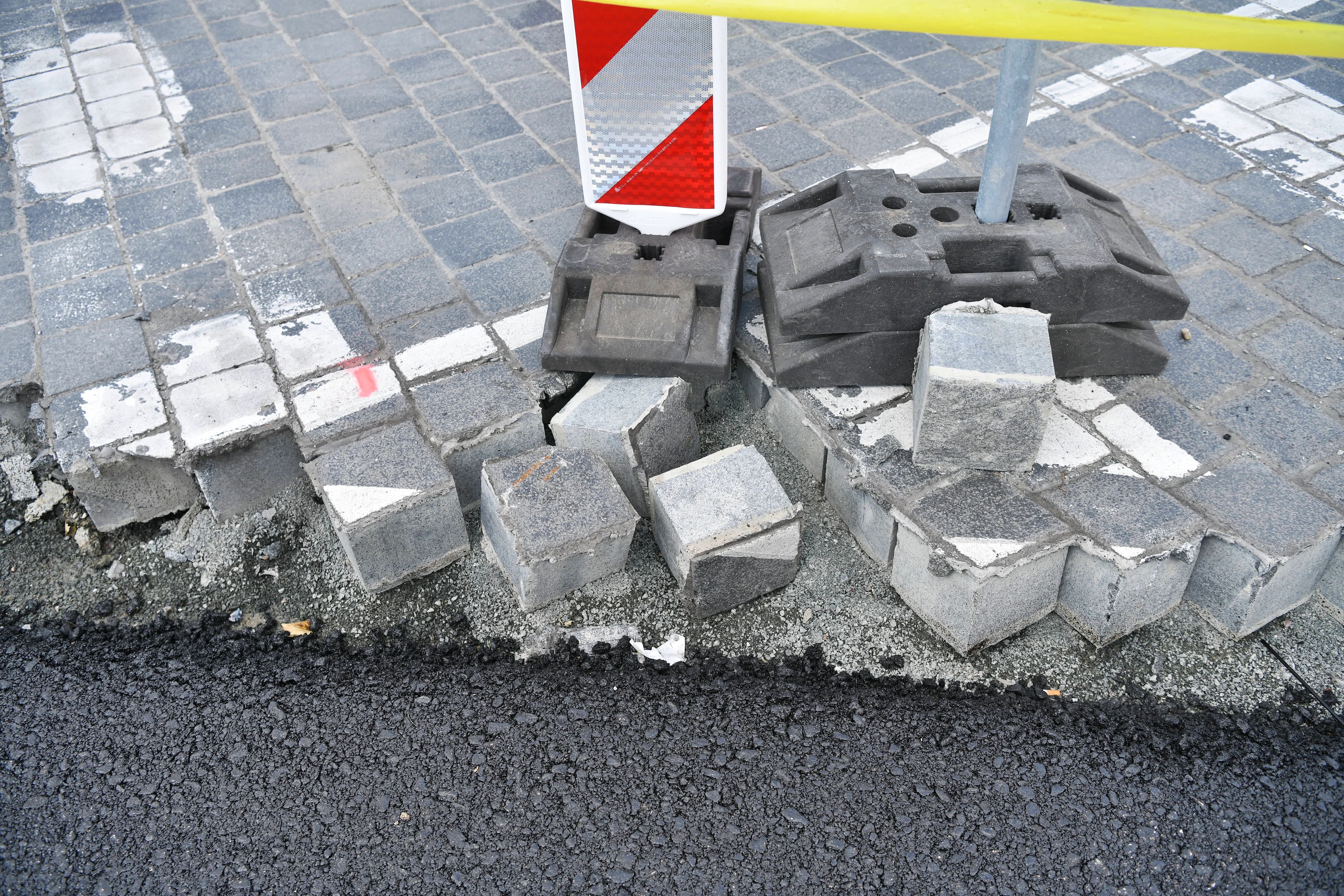 Beograd 27. maj 2025. Trg Republike skalanjanje kocki, zamena asfalta, kocke,, kaldrma, asfalt, radovi Foto:Goran Srdanov/Nova.rs