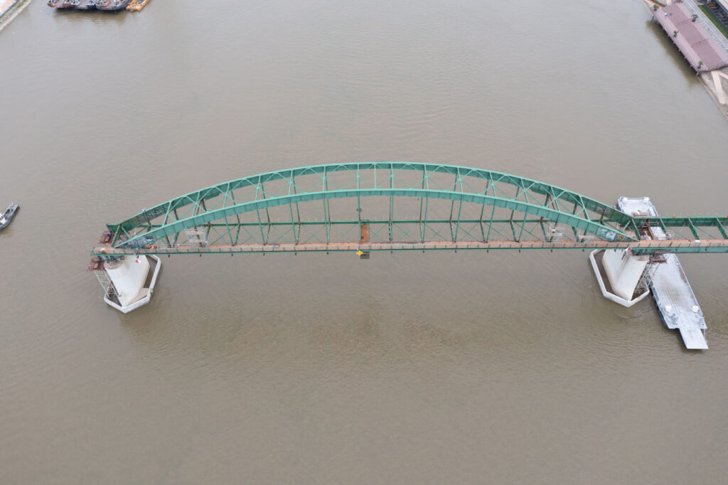 Beograd 16.05.2025. Stari savski most iz vazduha, drogan. Demontiranje, demontaža, uklanjanje, skalanjanje, rušenje Starog savskog mosta, dron Foto: Amir Hamzagić/Nova.rs