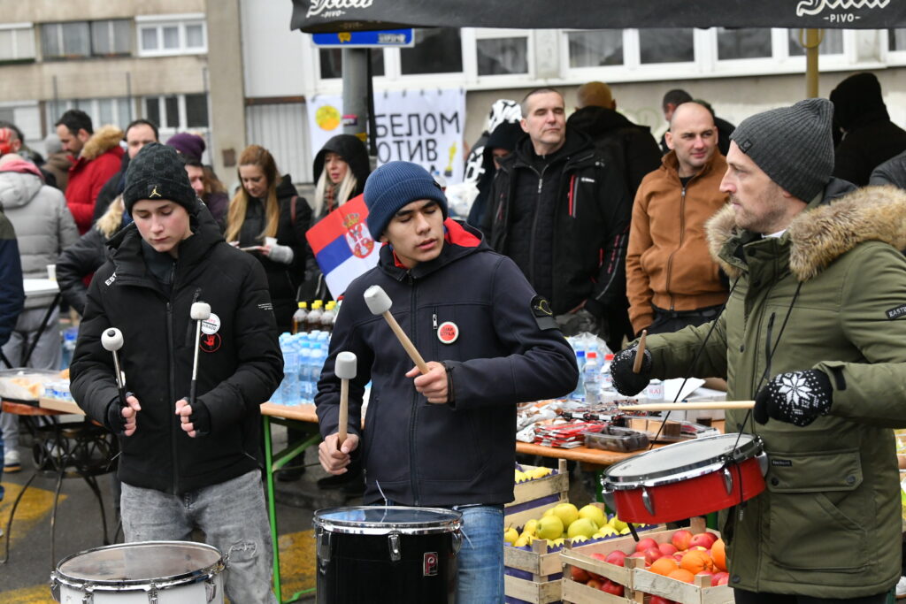 bubnjari, dobošari
Kragujevac 15.02.2025. Akcija Sretnimo se na Sretenje u Kragujevcu. Studentski protest, okupljanje studenata i građana, gradjana Foto: Vladislav Mitić/Nova.rs