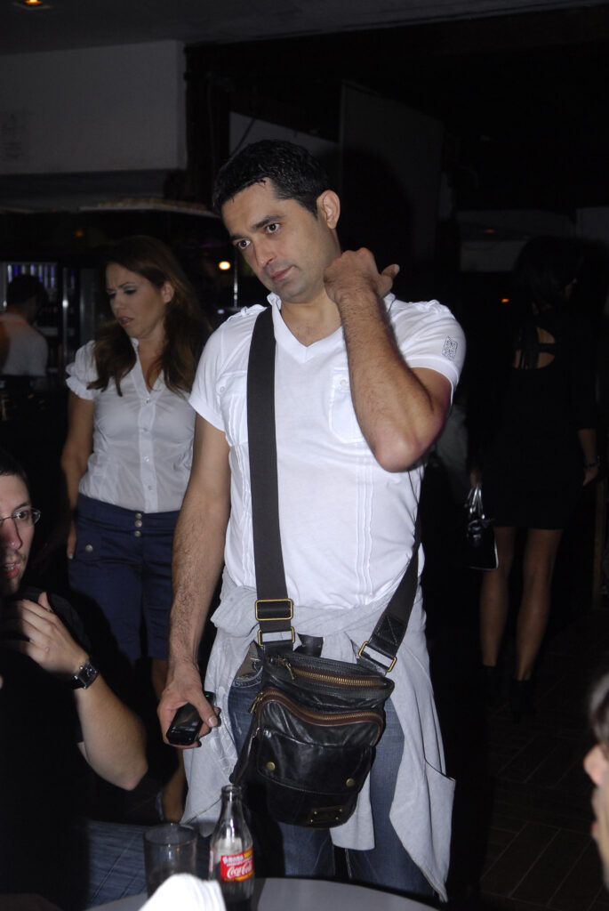 Darko Radovanovic, pevac
promocija Tropiko benda
Tropiko bend
01. 07. 2009.
Beograd
Foto: Zoran Loncarevic