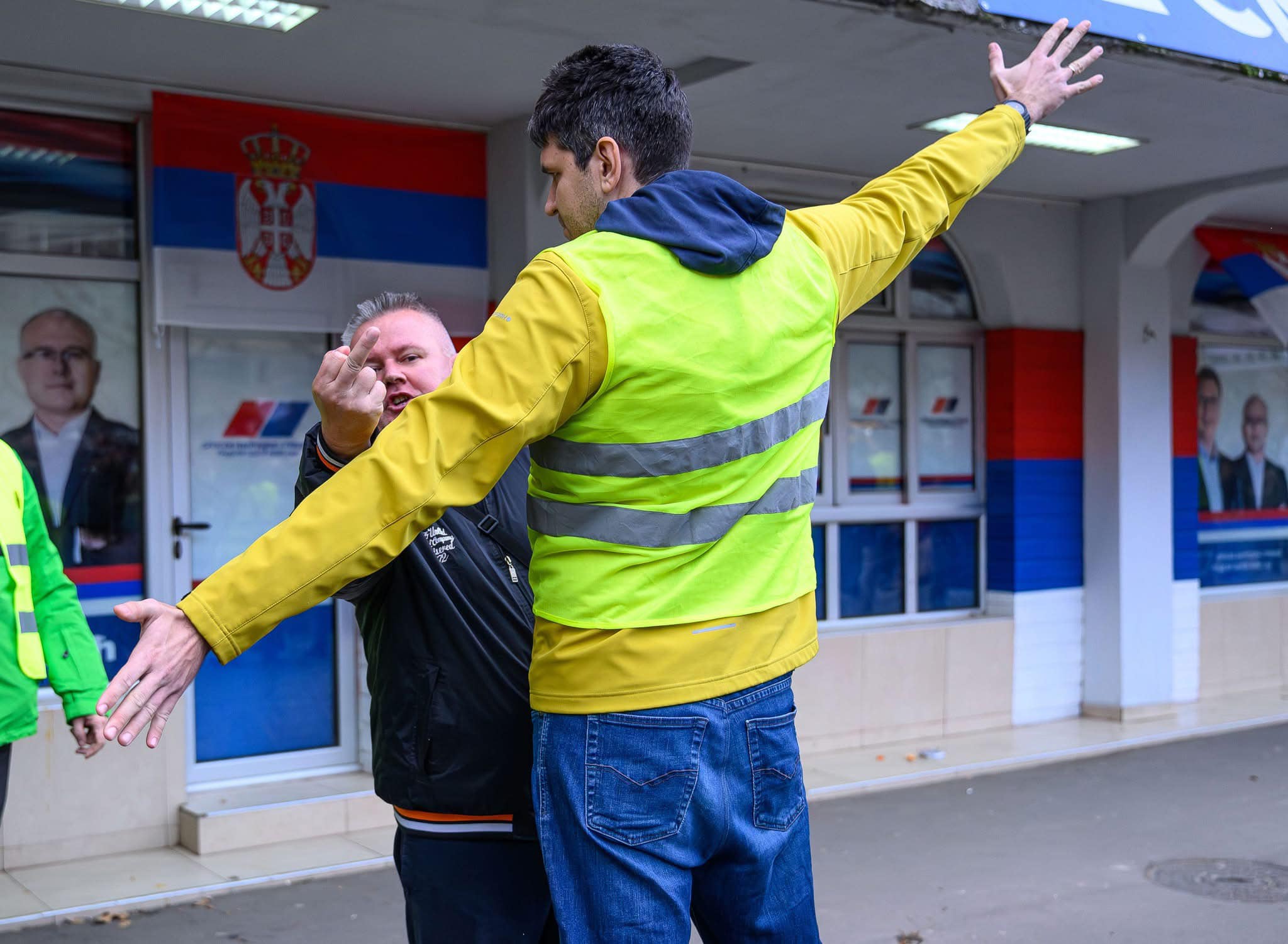 Div u žutom je univerzitetski profesor Miloš Jocić sa Filozofskog. A ovo ispred njega je primer nedovršene deobe ćelija