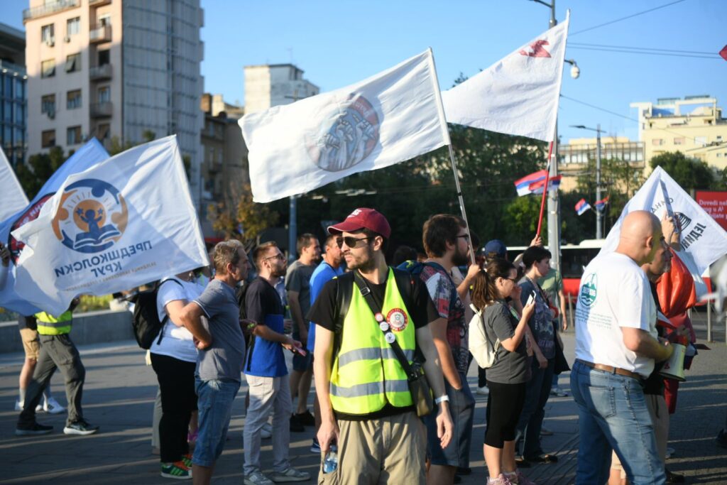 1757777534-Protest-na-trgu-Slavija-Javna-dobra-vrednost-a-ne-roba-130925-Foto-Filip-Kraincanic-9-1024x683.jpg