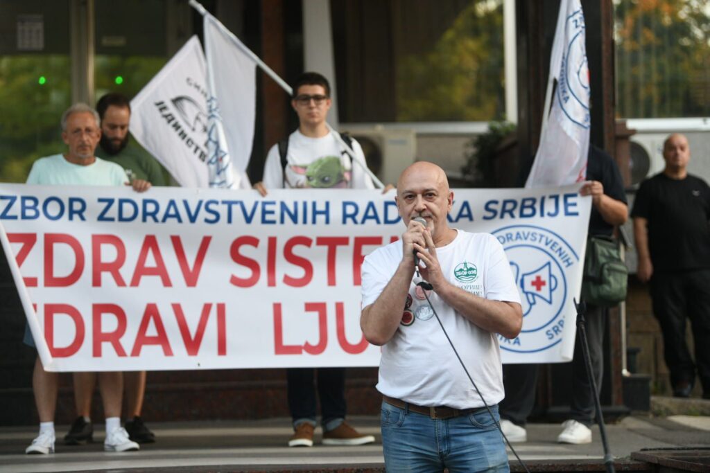 1757780882-Protest-na-trgu-Slavija-Javna-dobra-vrednost-a-ne-roba-130925-Foto-Filip-Kraincanic-21-1024x683.jpg