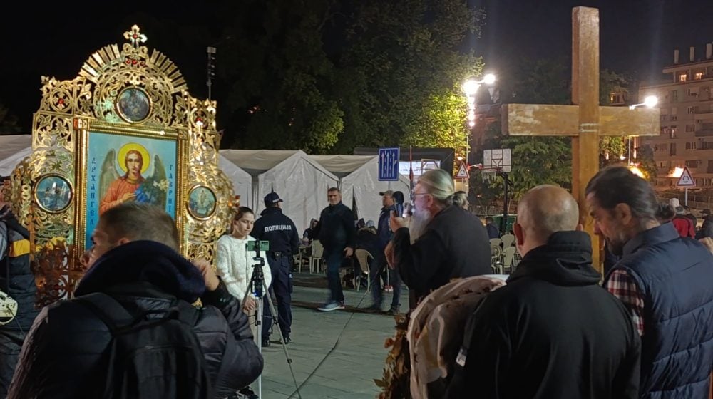 grupa oko raščinjenog monaha Antonija u ćacilendu