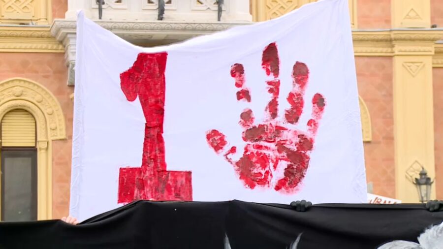 1734086999-novi-sad-protestna-setnja-blokada-zastani-srbijo-studenti-11-900x506