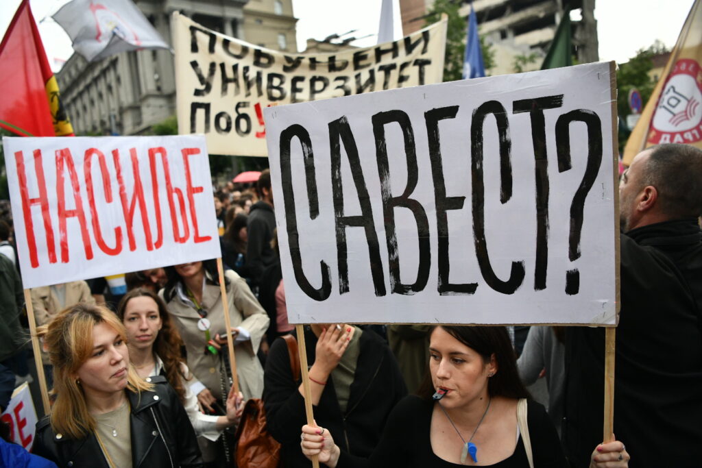 Beograd 23.05.2025. Protest Odbranimo univerzitet, ugao Kneza Miloša i Nemanjine ulice, Vlada Srbije i Generalštab, studentski protest, studenti, građani, gradjani Foto: Vesna Lalić/Nova.rs