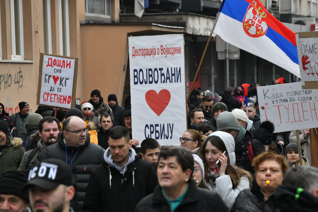 transparent, deklaravija o vojvodini
Kragujevac 15.02.2025. Akcija Sretnimo se na Sretenje u Kragujevcu. Studentski protest, okupljanje studenata i građana, gradjana Foto: Vladislav Mitić/Nova.rs