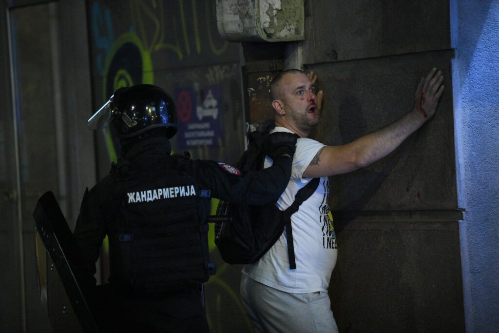 Beograd 03. jul 2025. Razbijanje blokada kod Vuka, građanska neposlušnost hapsenje policija  Foto:Amir Hamzagić/Nova.rs