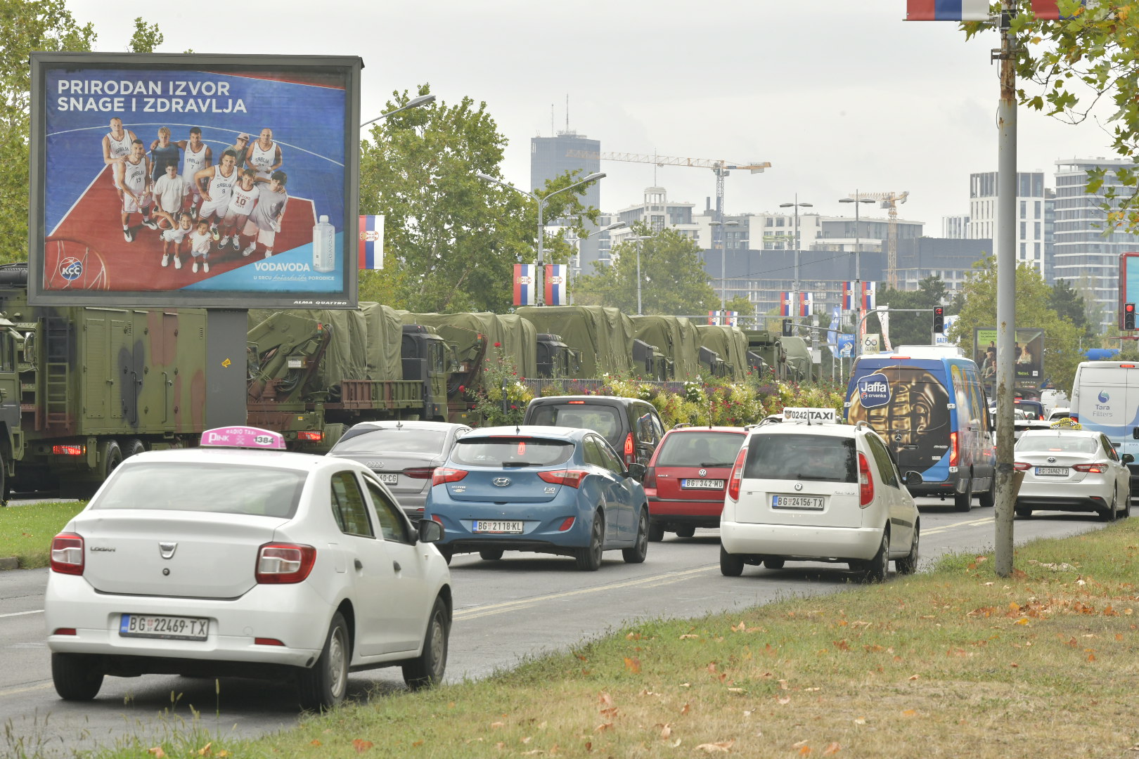 Vojna vozila, vojska, pripreme
Beograd 11.09.2025. Kolaps u saobraćaju na Novom Beogradu. Novi Beograd, saobraćaj, gužva, gužve, kolaps, pripreme za vojnu paradu Foto: Zoran Lončarević/Nova.rs