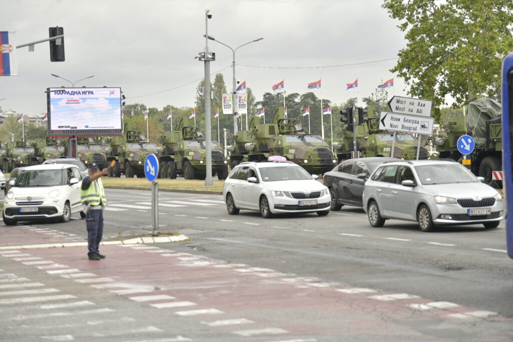 Vojna vozila, vojska, pripreme
Beograd 11.09.2025. Kolaps u saobraćaju na Novom Beogradu. Novi Beograd, saobraćaj, gužva, gužve, kolaps, pripreme za vojnu paradu Foto: Zoran Lončarević/Nova.rs