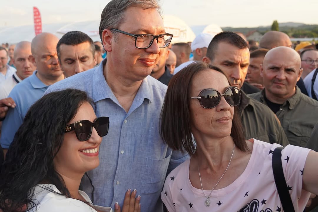 Sa narodom kod Požege. Biće još mnogo puteva....Srbija je večna!