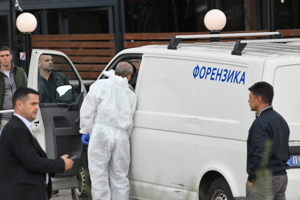Beograd 30.09.2025. Višnjička banja, pucnjava u kafiću, ubistvo, hronika, policija, forenzika, forenzičari Foto: Amir Hamzagić/Nova.rs