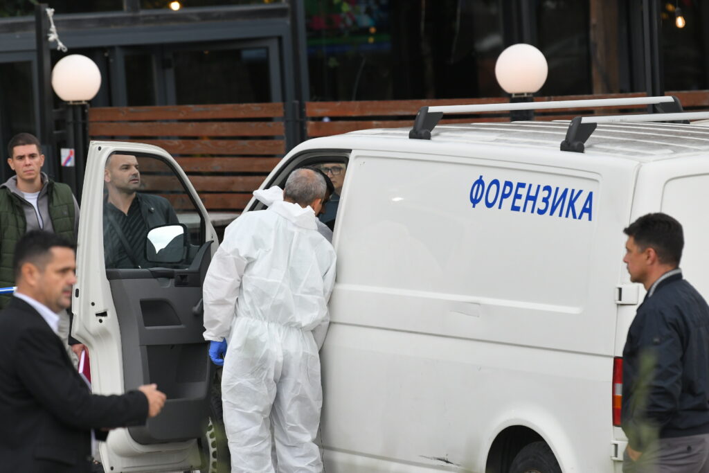 Beograd 30.09.2025. Višnjička banja, pucnjava u kafiću, ubistvo, hronika, policija, forenzika, forenzičari Foto: Amir Hamzagić/Nova.rs