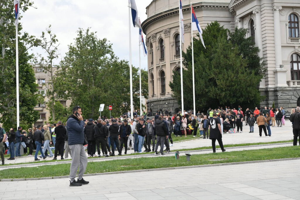 Beograd 25.05.2025. Plato ispred Skupštine Srbije, ćacilend, šatori ispred Skupštine Srbije, ljudi, okupljanje Foto: Goran Srdanov/Nova.rs