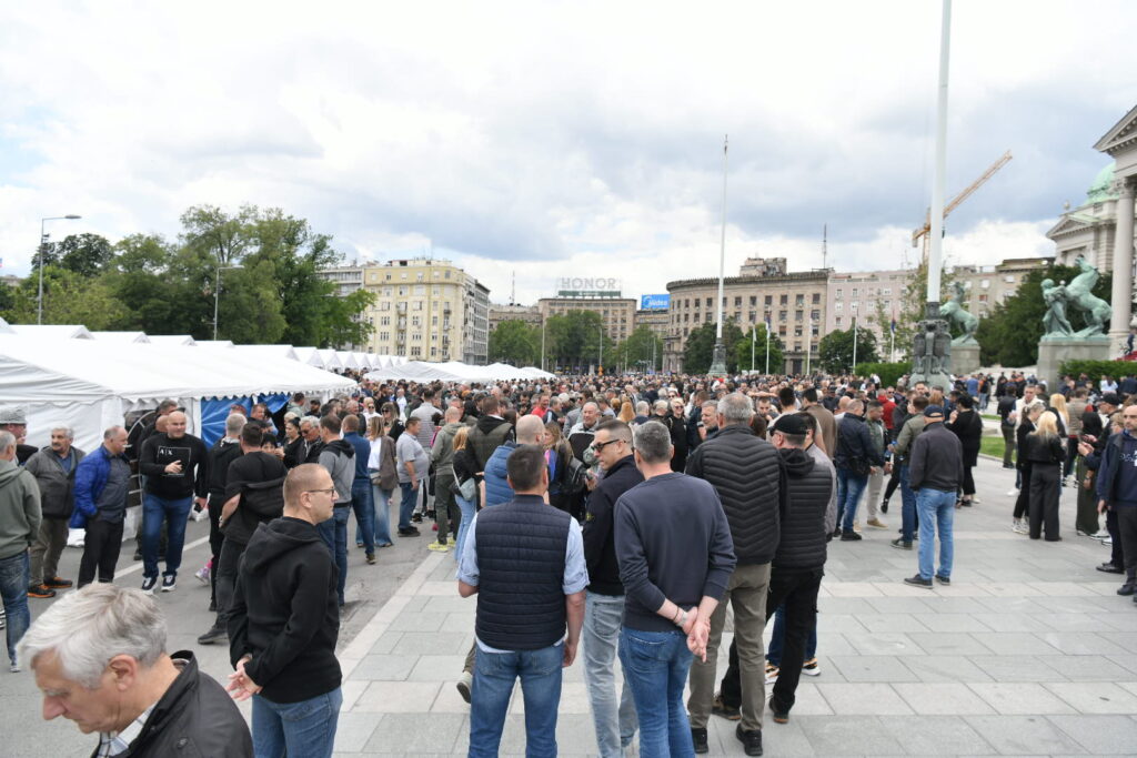 Beograd 25.05.2025. Plato ispred Skupštine Srbije, ćacilend, šatori ispred Skupštine Srbije, ljudi, okupljanje Foto: Goran Srdanov/Nova.rs