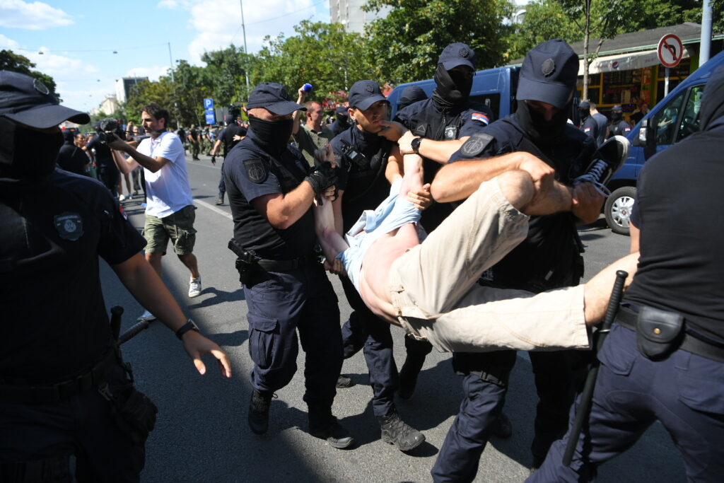 Beograd 30. jun 2025. Zemun, građani nastavljaju sa blokadom centralni ulica u Zemunu haspenje građanska neposlušnost policijska brigada fantomka Foto:Amir Hamzagić/Nova.rs Božo Vasović