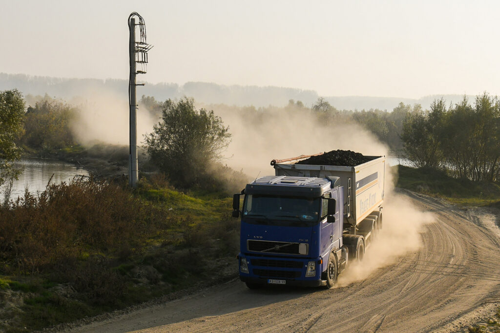 Kovin, Rudnik uglja Kovin, reportaža, kamion, prevoz uglja, ugalj Foto: Filip Krainčanić/Radar